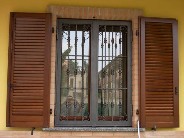 Cancelletti per finestre milano: innocenti realizza su misura! Sicurezza per finestre